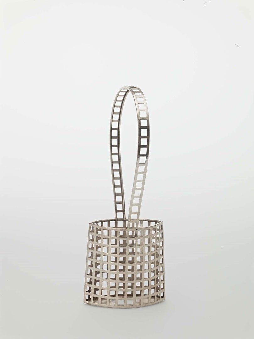 <BODY><div>Josef Hoffmann, Basket with handles for the Wiener Werkstätte, latticework object, silver, 1906</div><div>© MAK/Georg Mayer</div><div> </div></BODY>