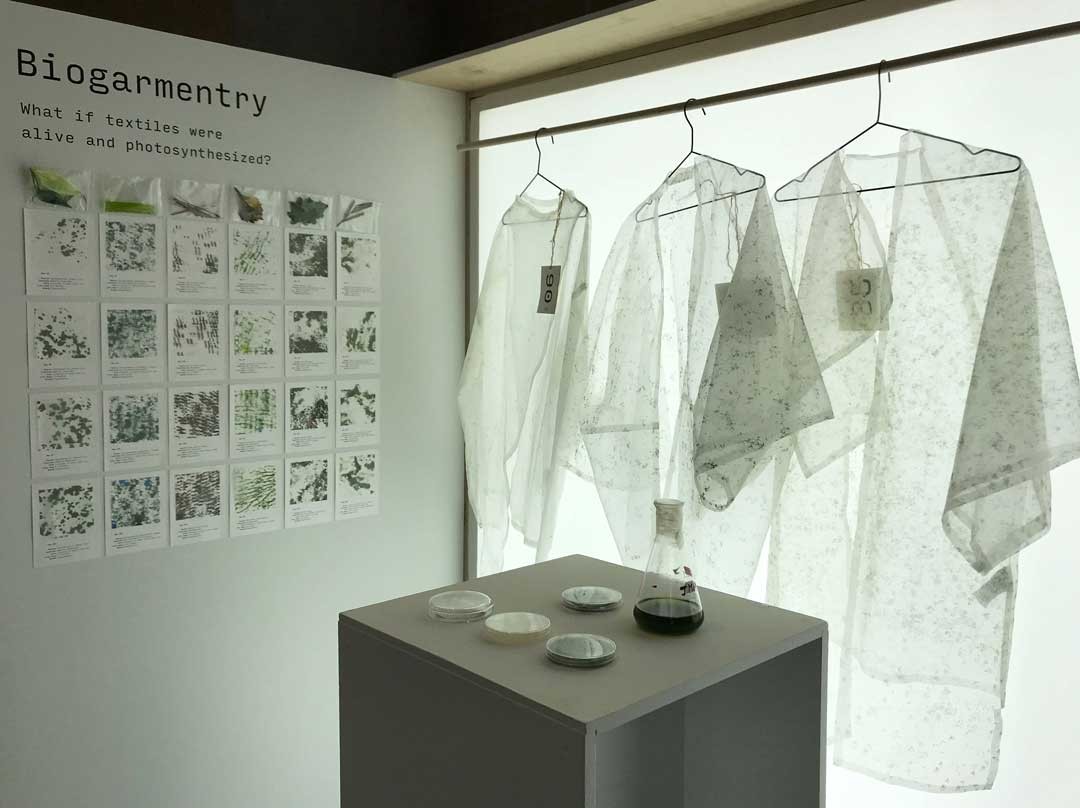 <BODY><div><div>CLIMATE CARE</div><div>Stellen wir uns vor, unser Planet hat Zukunft</div><div>Roya Aghighi, Living photosynthetic textile.</div><div>What if textiles were alive and photosynthesized?, 2018</div><div>© Roya Aghighi</div><div> </div></div><br /></BODY>
