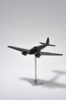 Miniaturflugzeug, nach 1940Bakelit; 23,5 × 24,5 × 33 cmSammlung Kargl WH.00.00.16.595Foto: © MAK/Georg Mayer