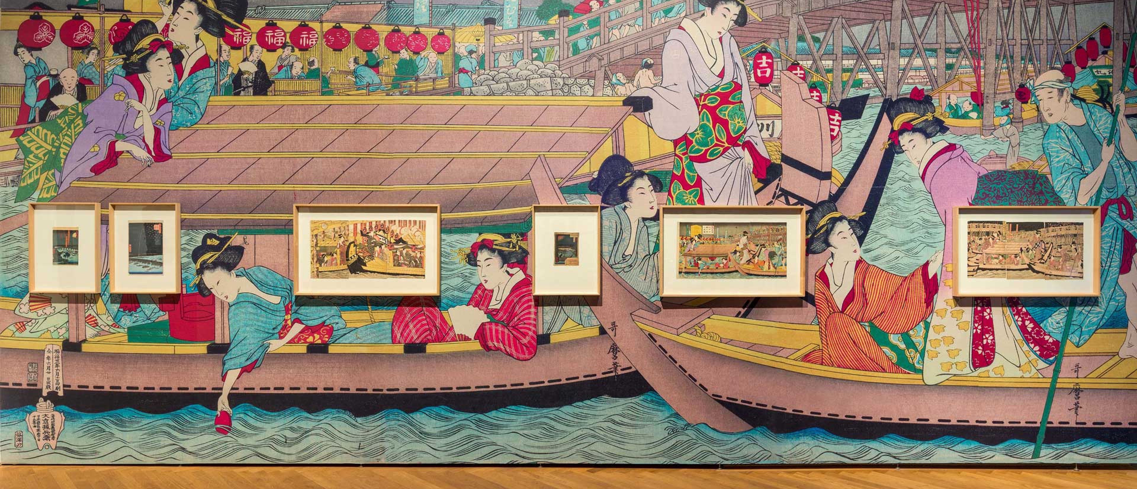 Wand mit japanischen Farbholzschnitten, die Tapete der Wand ist ein übergroßer Farbholzschnitt