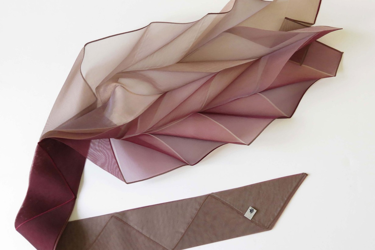 scarf in shaded beige/pale pink/wine red