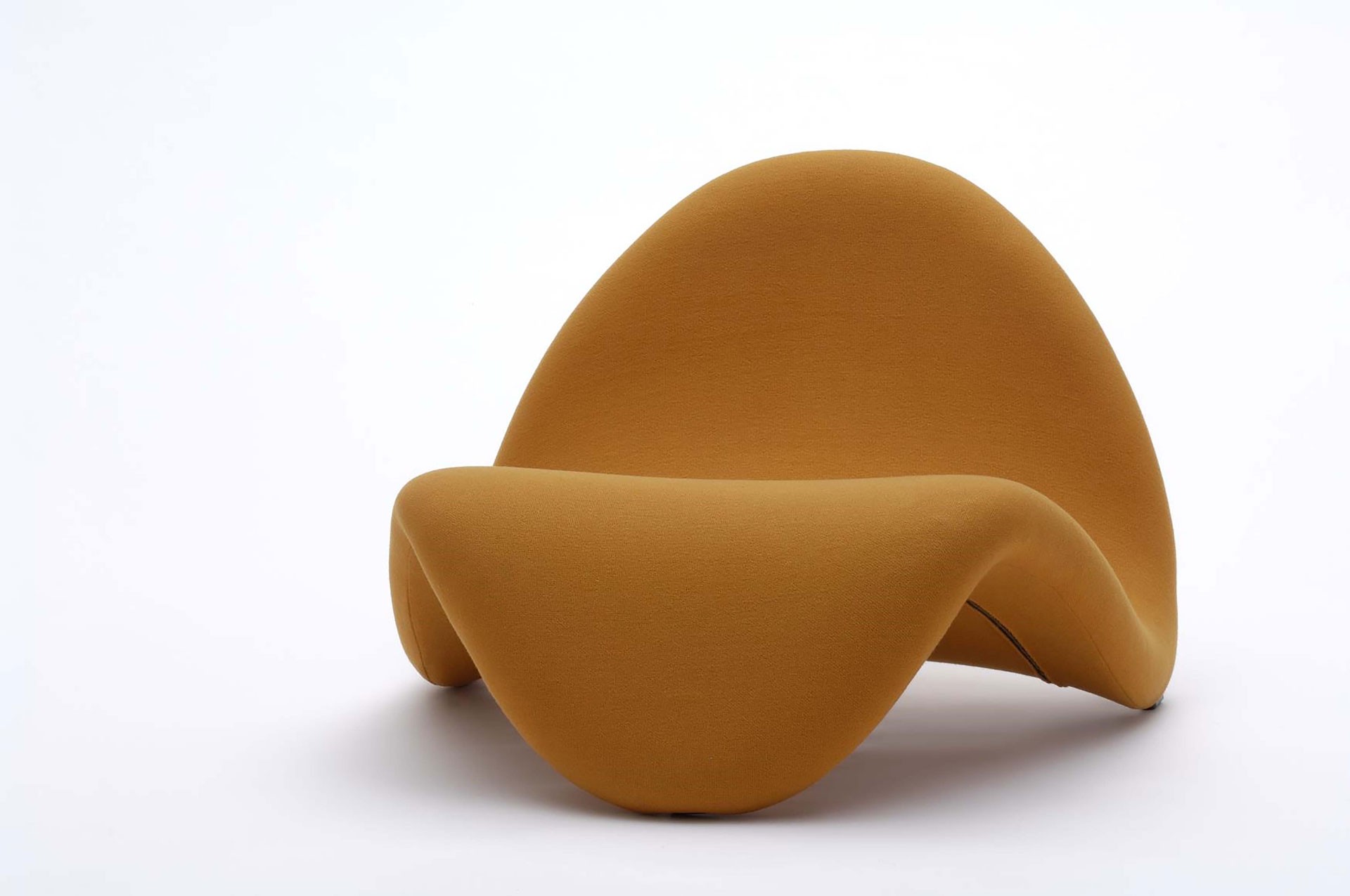 <BODY>Pierre Paulin, Sitzmöbel <em>Tongue</em>, Frankreich, 1967<br />Metall; Polsterung aus Schaumstoff mit orangem Jerseybezug<br />© MAK/Georg Mayer</BODY>