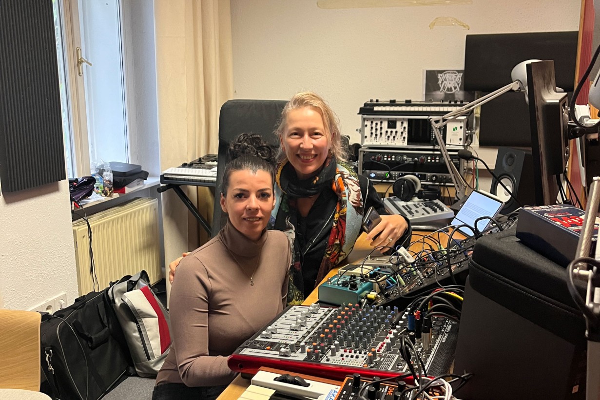 Aufnahmen zum Projekt Stimmen des MAK Zwei Frauen in einem Tonstudio