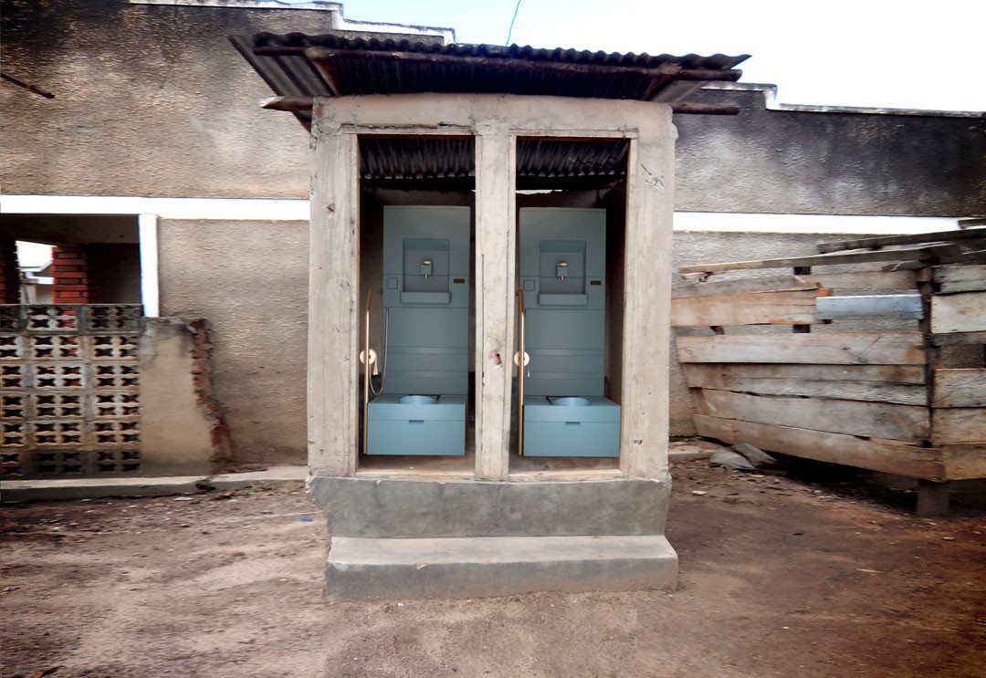 <BODY>EOOS/Eawag, <em>Blue Diversion Toilet</em>, Feldtest, Nairobi, 2014<br />© EOOS/Eawag</BODY>