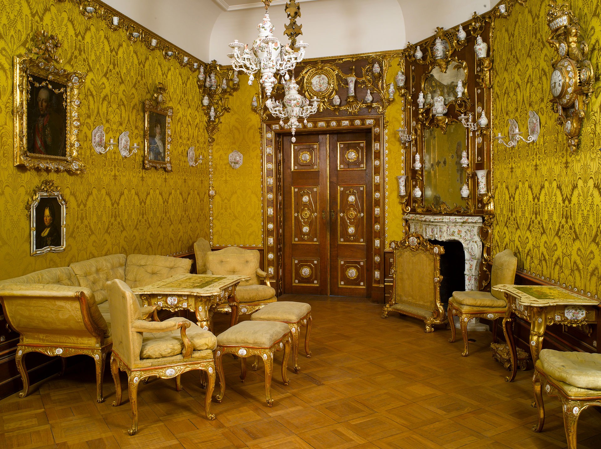 <BODY>Porcelain Room from Dubsky Palace in Brno, Vienna, ca. 1740, Ke 6201/1912 © Joe Coscia Jr./MAK </BODY>